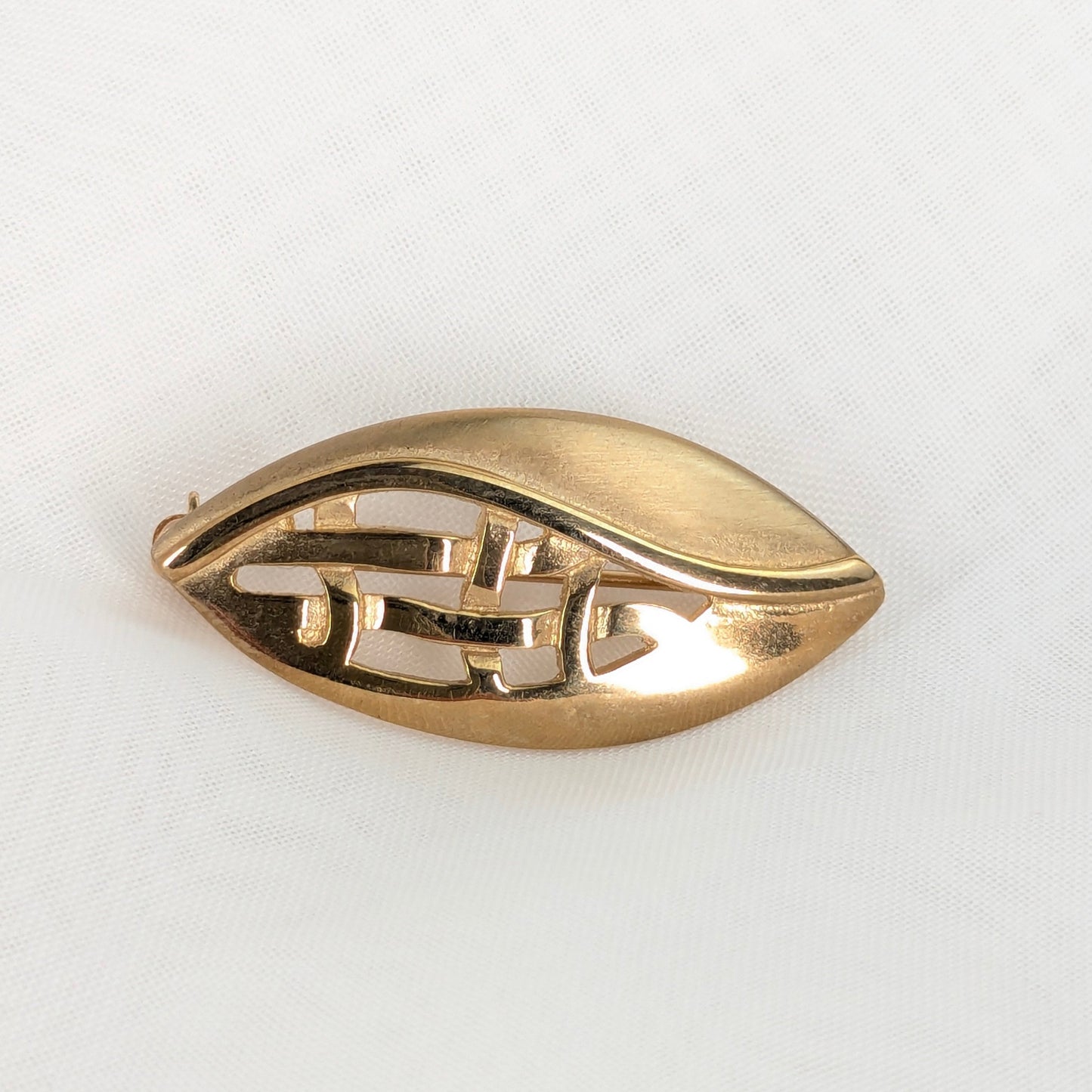 9ct Yellow Gold Weave Pattern Leaf Brooch