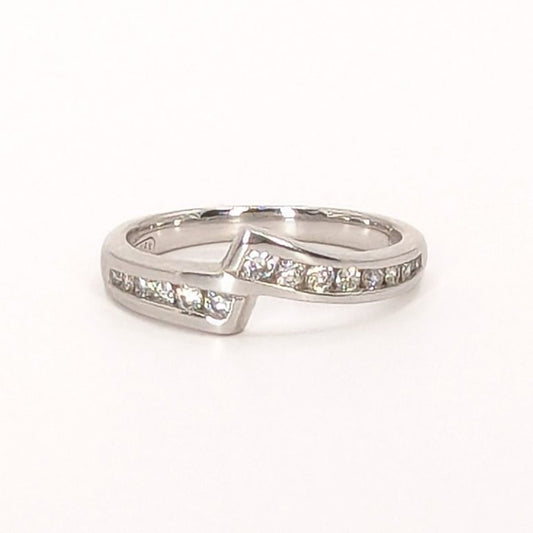 18ct Pure White Gold Diamond Shaped Ring