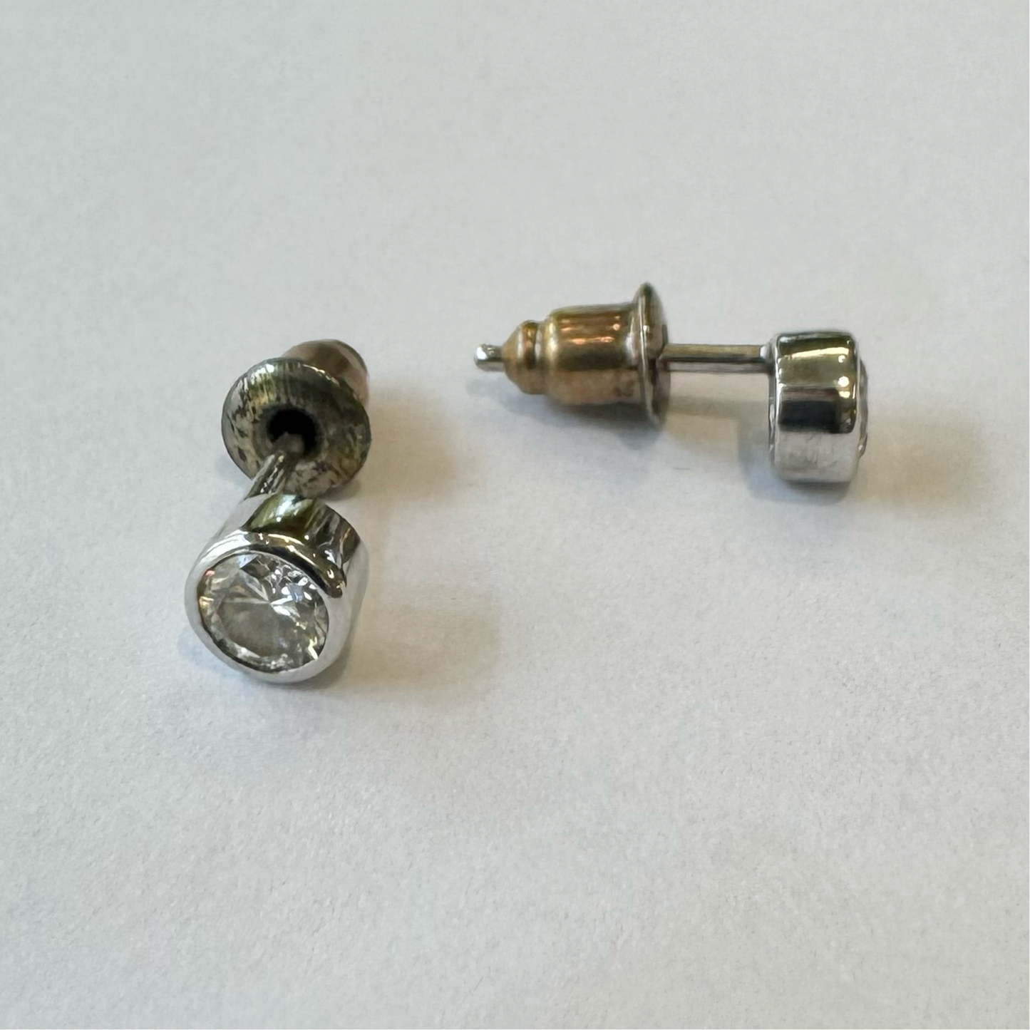 18ct White Gold Diamond Set Stud Earrings Pre-Loved
