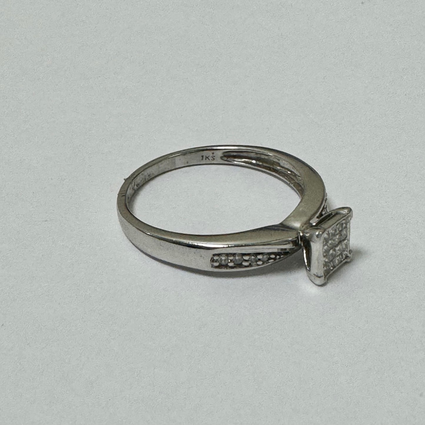 10ct White Gold Diamond Ring With Diamonds on the Shoulders Ring Pre-Loved