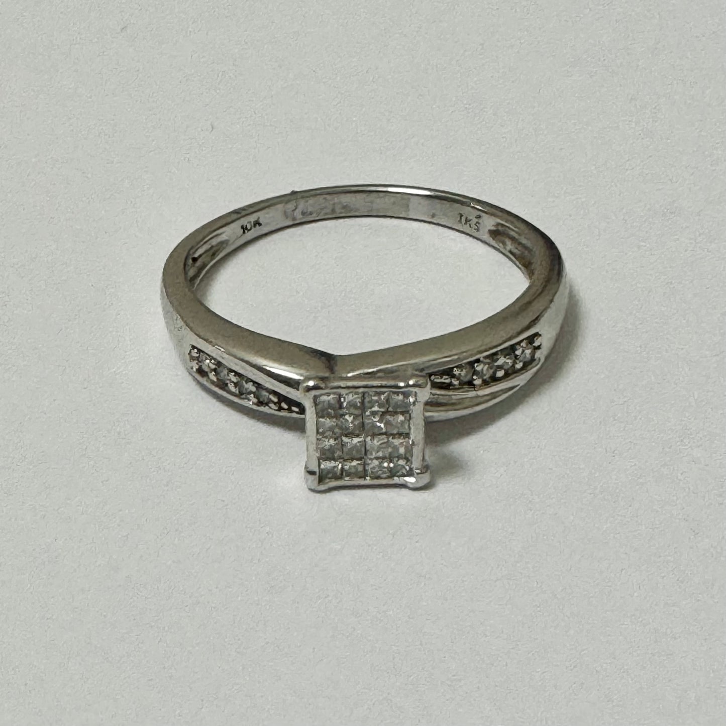 10ct White Gold Diamond Ring With Diamonds on the Shoulders Ring Pre-Loved