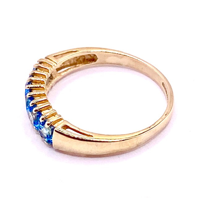 9ct Yellow Gold 5 Blue Cubic Zirconia stone set ring Pre Loved