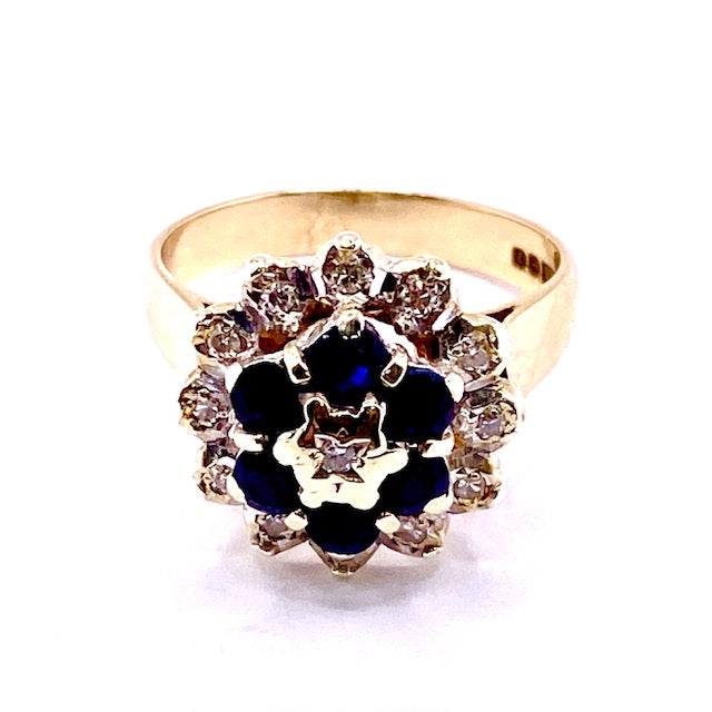 9ct Yellow Gold Sapphire & Diamond Cluster ring Pre Loved