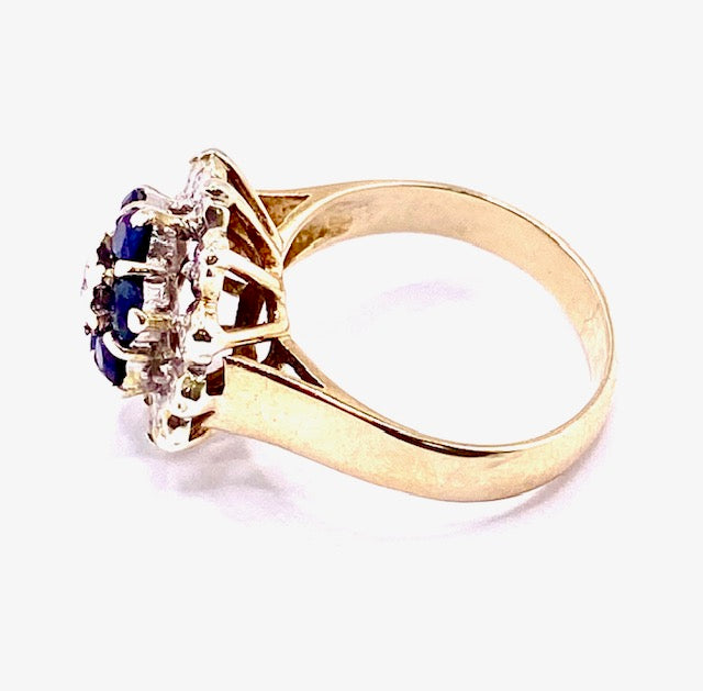 9ct Yellow Gold Sapphire & Diamond Cluster ring Pre Loved