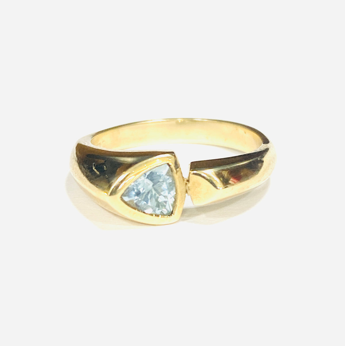 9ct Yellow Gold Trilliant Cut Blue Topaz Dress Ring