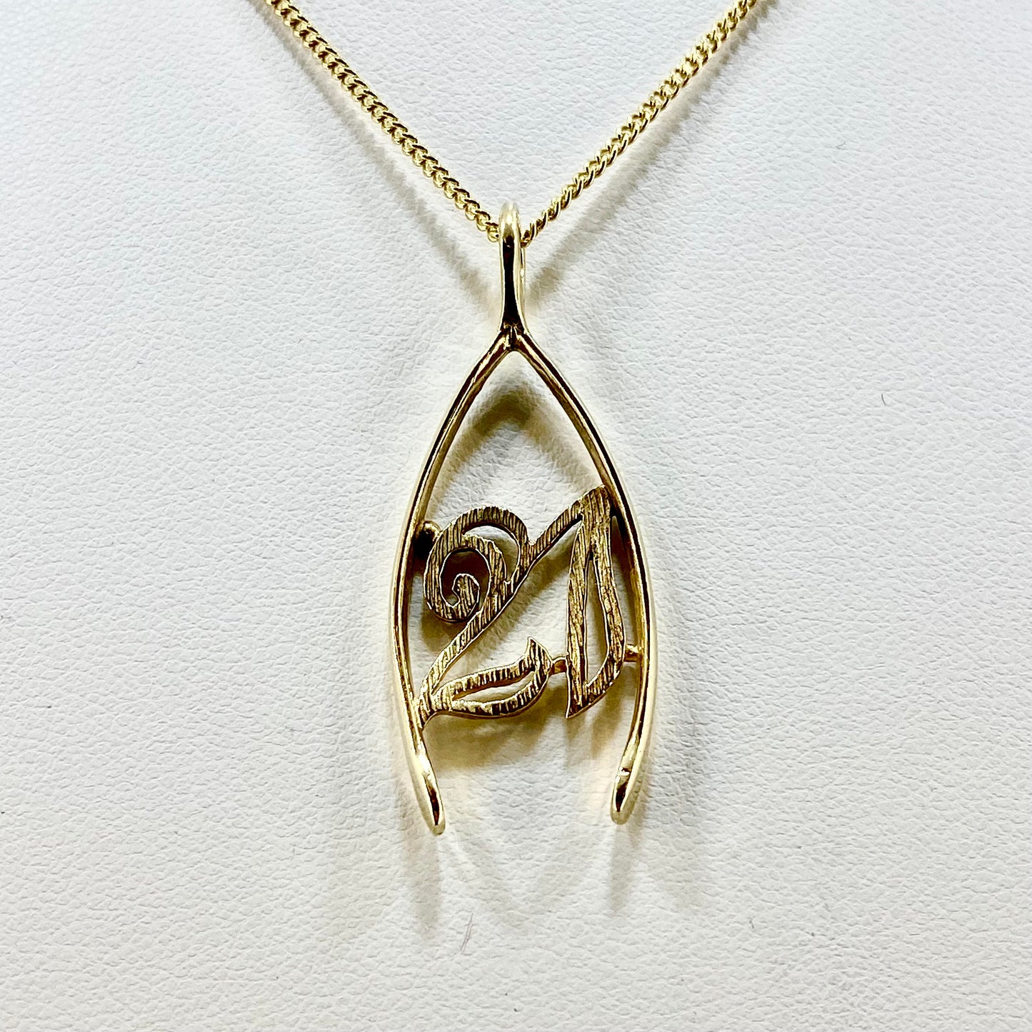 PLP56 9ct yellow gold 21 Wishbone pendant 3.2grms 4cms length x 1.8cms width