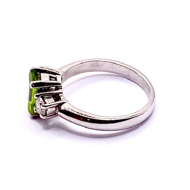 18ct White Gold Peridot and Diamond 3 Stone Ring Pre Loved