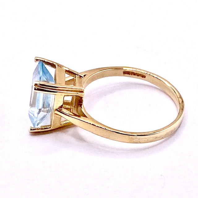 9ct Yellow Gold Emerald Cut Aquamarine Set Ring Pre Loved