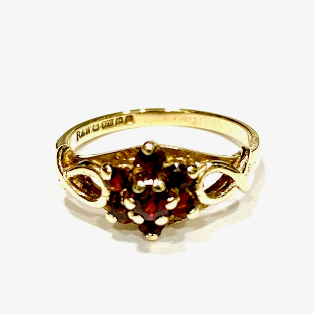 9ct Yellow Gold Garnet Cluster Ring Preloved