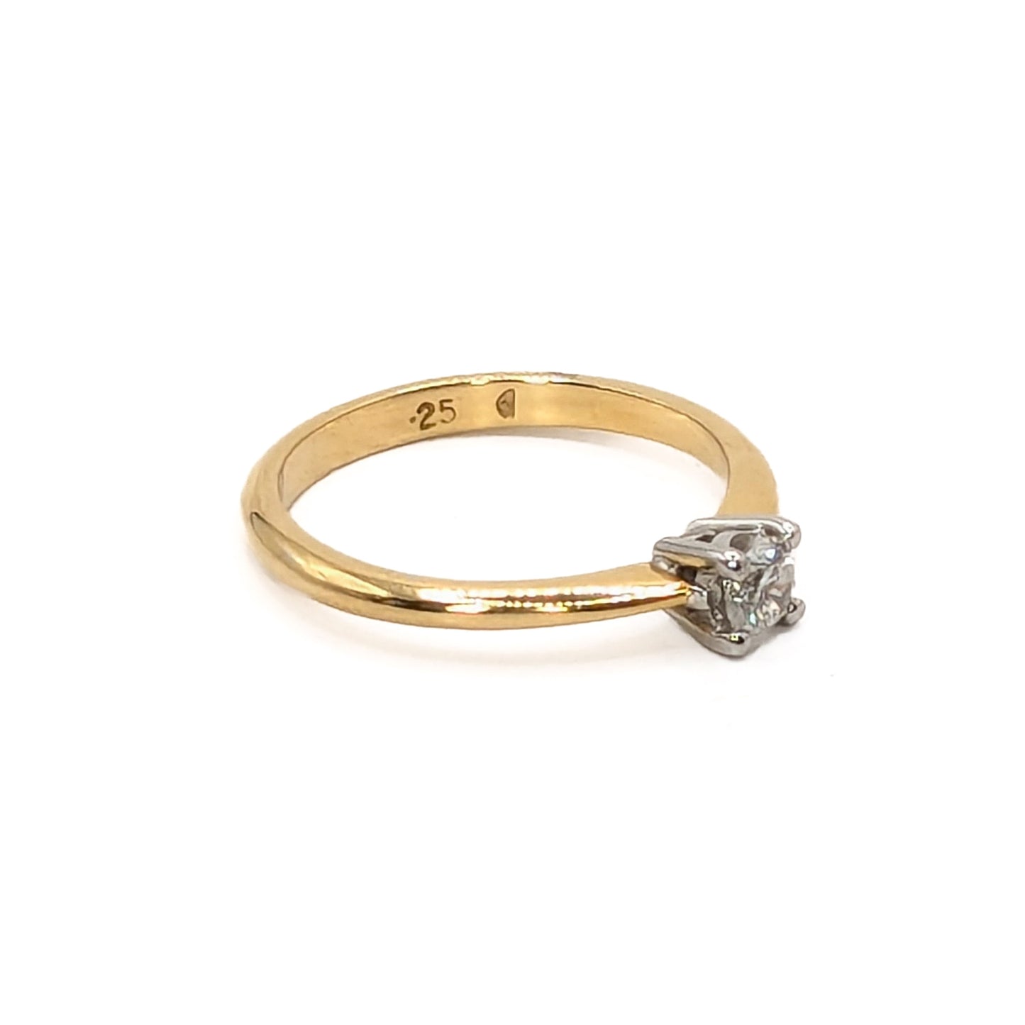 18ct Yellow Gold Diamond Ring
