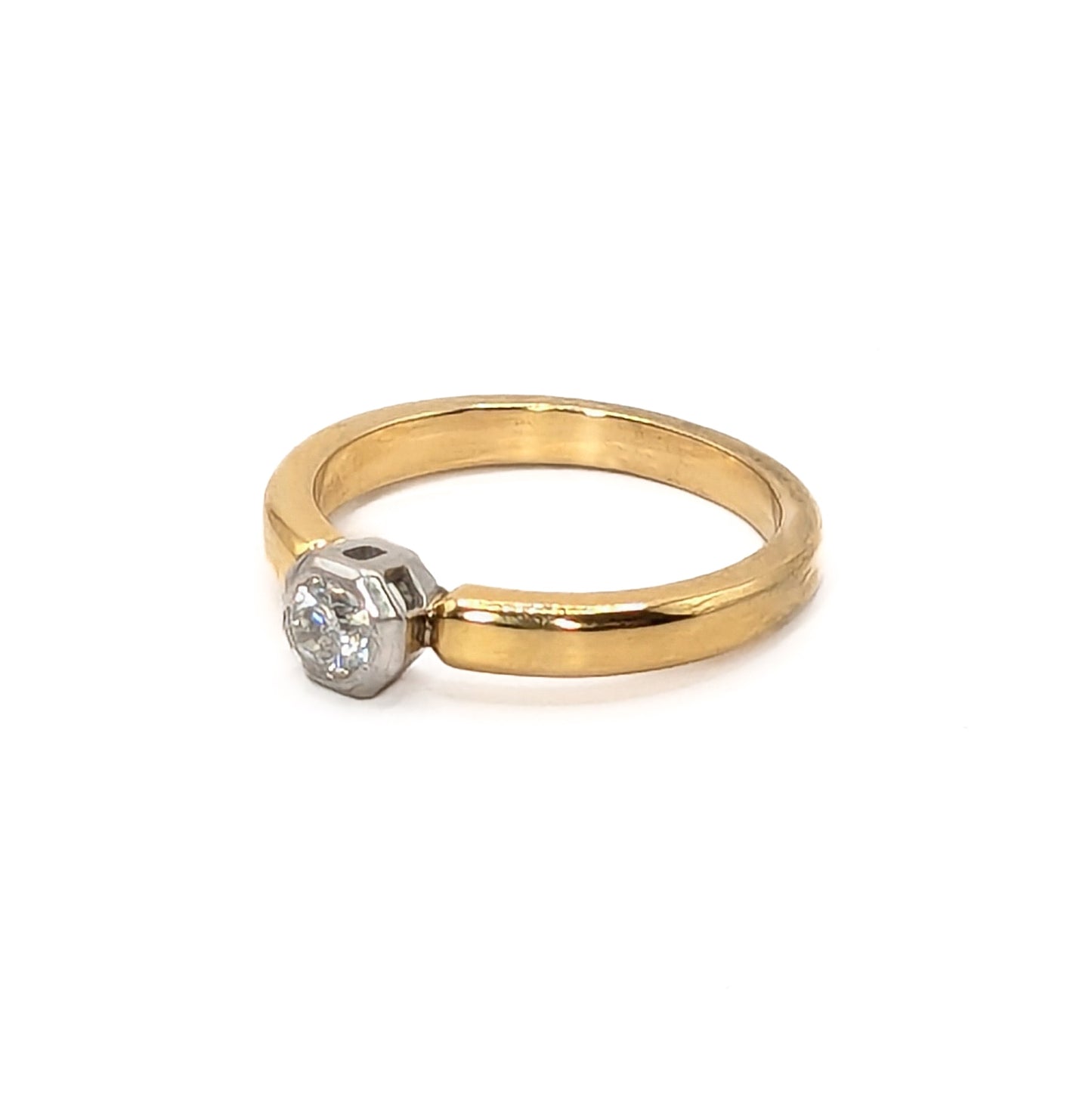 18ct Yellow Gold Diamond Solitaire Ring