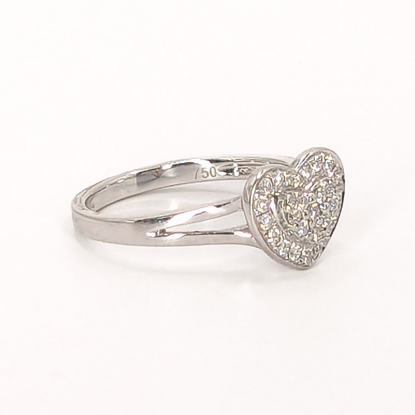 18ct White Gold diamond heart cluster ring