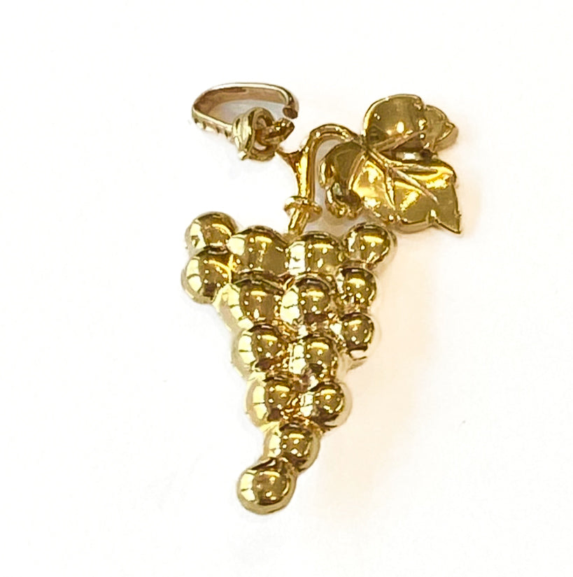 PLCH03 Pre-Loved 9ct yellow gold Bunch of grapes charm pendant 1.3grms