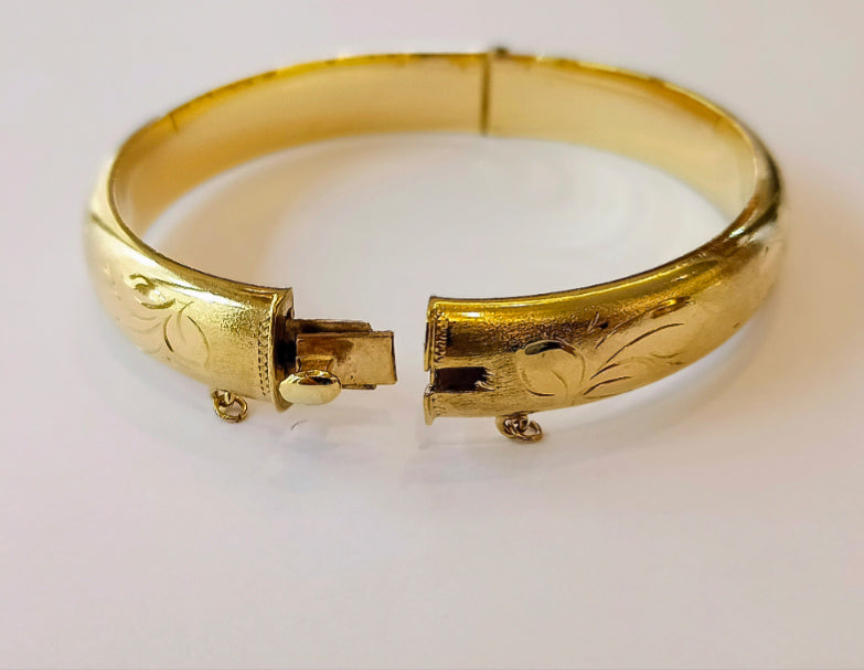 PLB13 Preloved 9ct Y/G Engraved Hinge Bangle 17.4grms