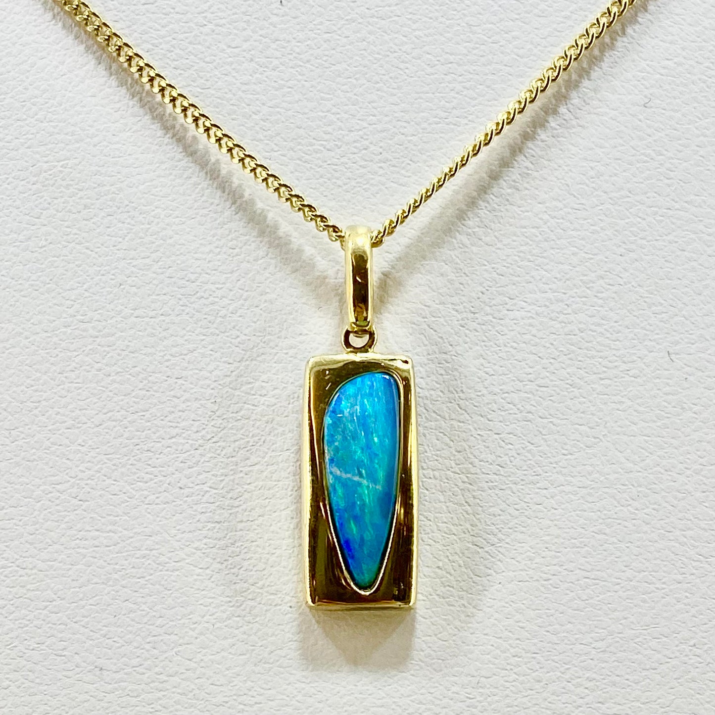 10ct Y/G Opal Pendant Pre Loved