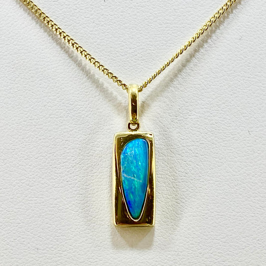 10ct Yellow Gold Opal Pendant  Pre Loved