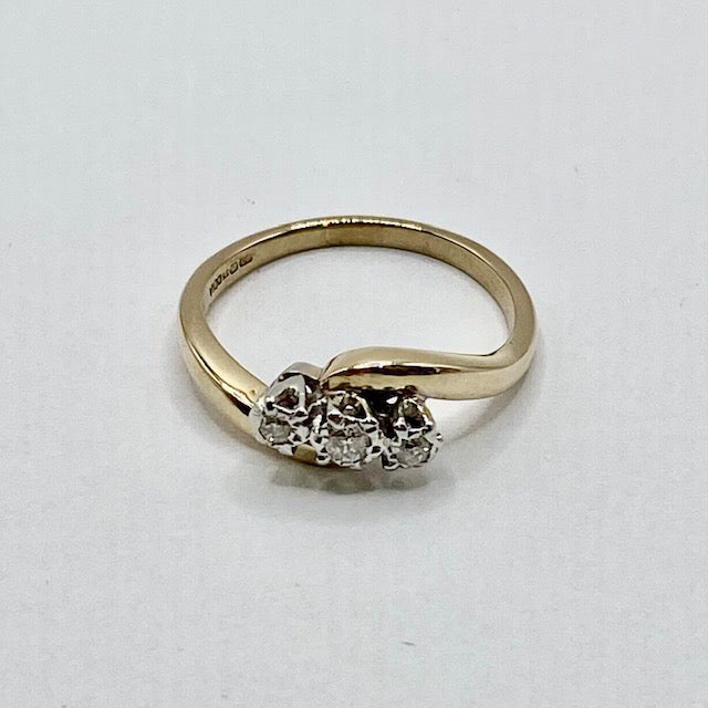 9ct Yellow Gold 3 Diamonds Ring Pre Loved