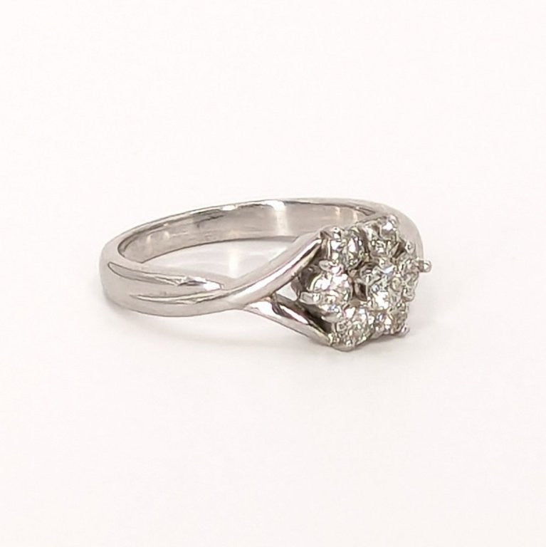 18ct White Gold Diamond Cluster Ring