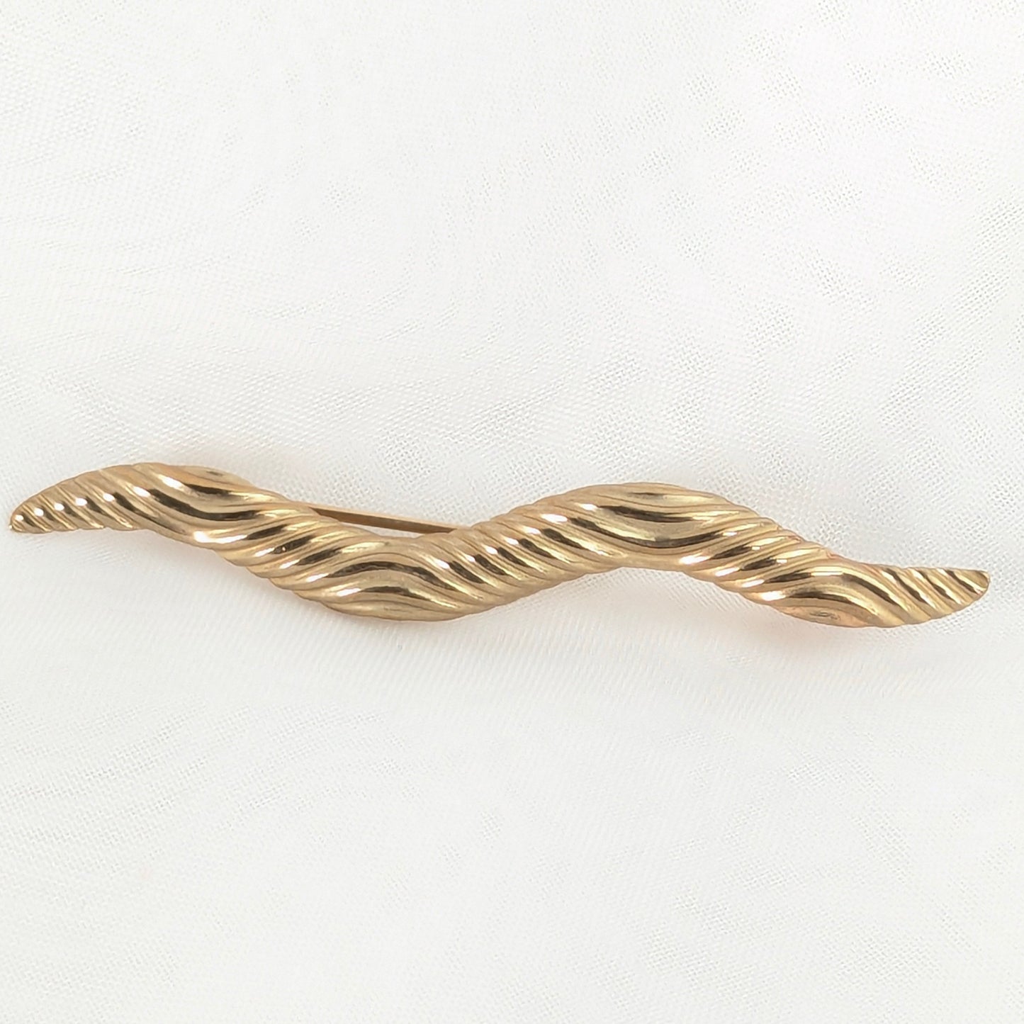 9ct Yellow Gold Wave Brooch