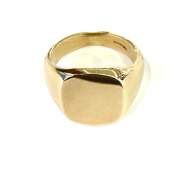9ct Yellow Gold Large Cushion Signet Ring Size W