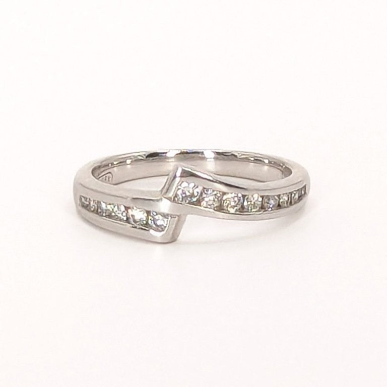 18ct Pure White Gold Diamond Shaped Ring