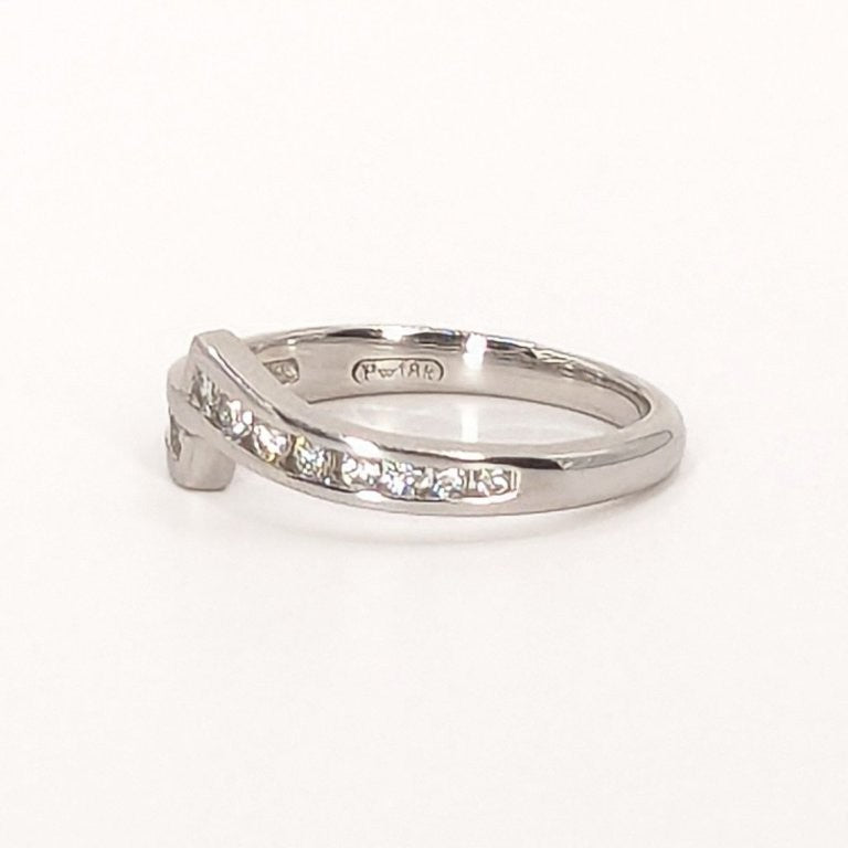 18ct Pure White Gold Diamond Shaped Ring