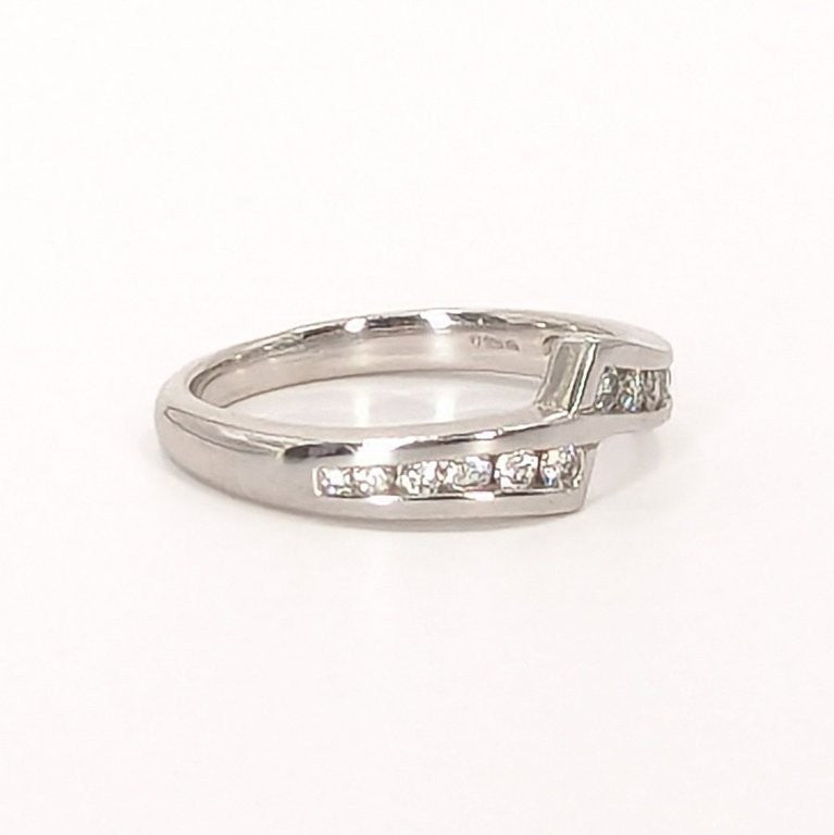 18ct Pure White Gold Diamond Shaped Ring