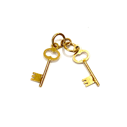 18ct Yellow Gold 2 Keys Charm Pre-Loved