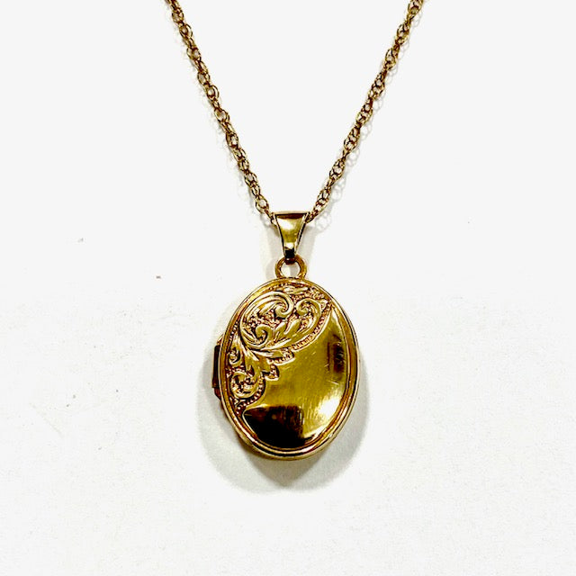 9ct Yellow Gold Engraved Oval Locket with Chain Pre-Loved