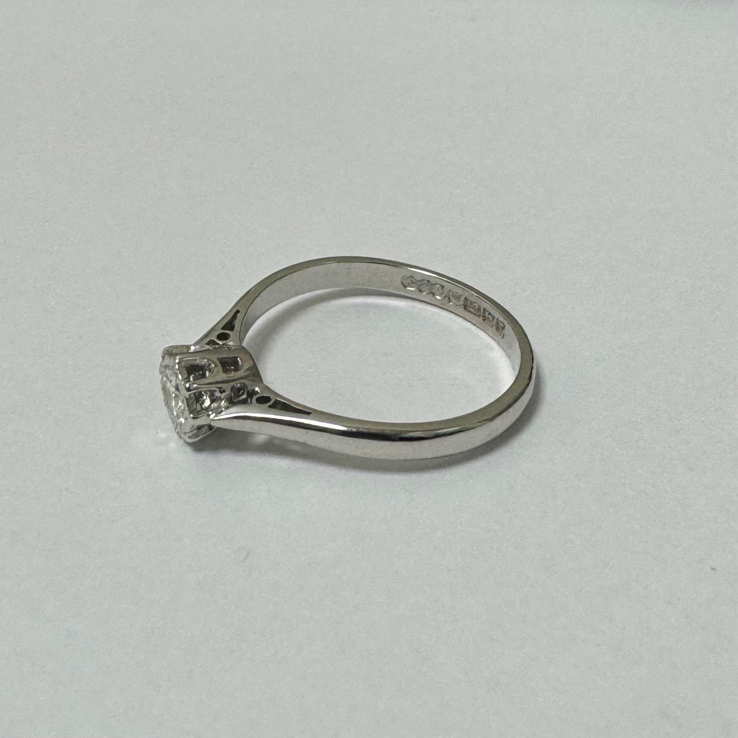 18ct White Gold Diamond Solitaire Ring  - Pre-Loved Ref PLR118