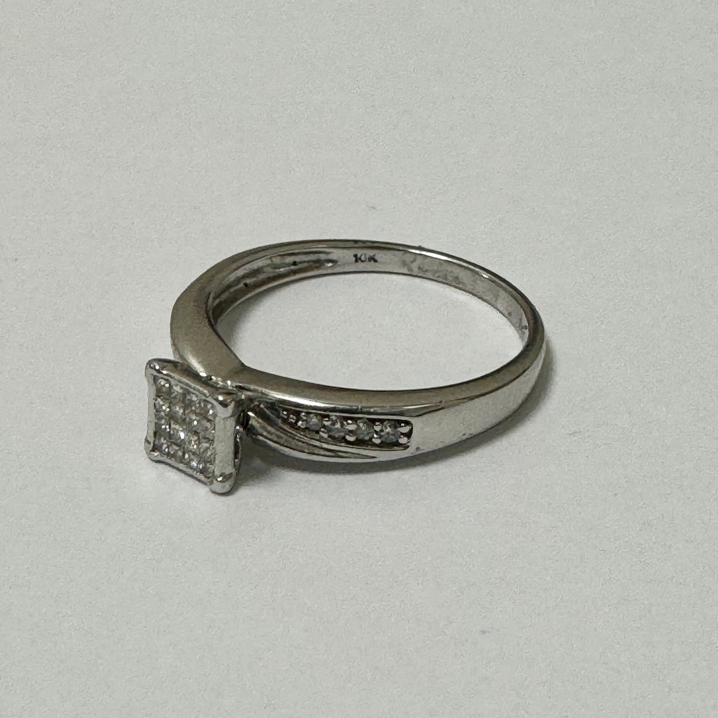 10ct White Gold Diamond Ring With Diamonds on the Shoulders Ring Pre-Loved