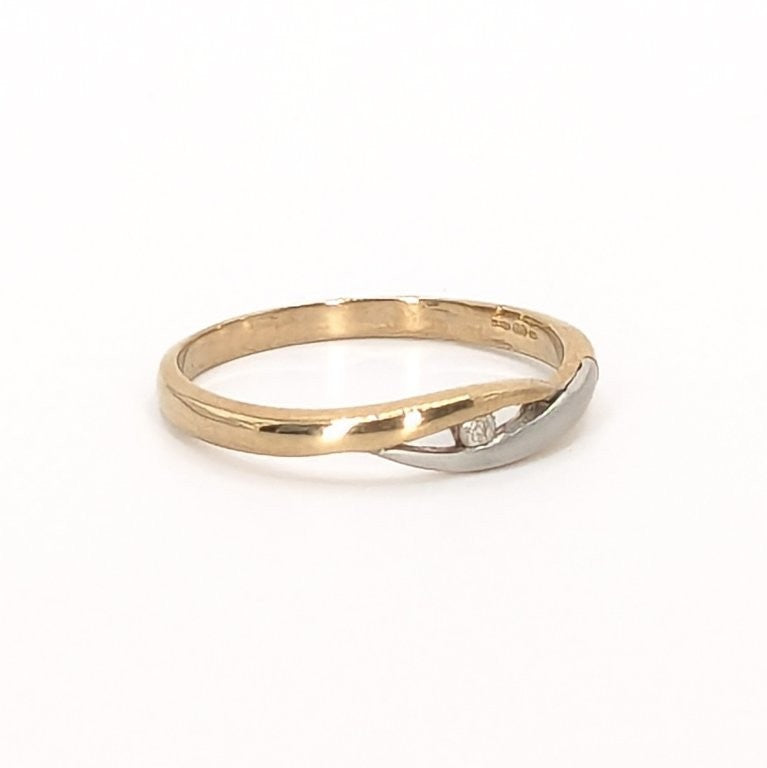 9ct Yellow Gold Diamond Twist Ring