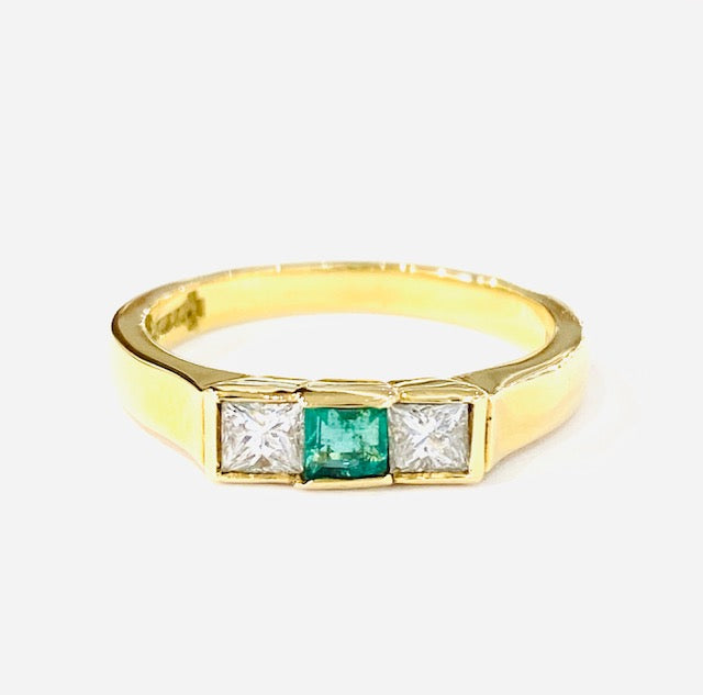 18ct Yellow Gold Emerald & Diamond Ring