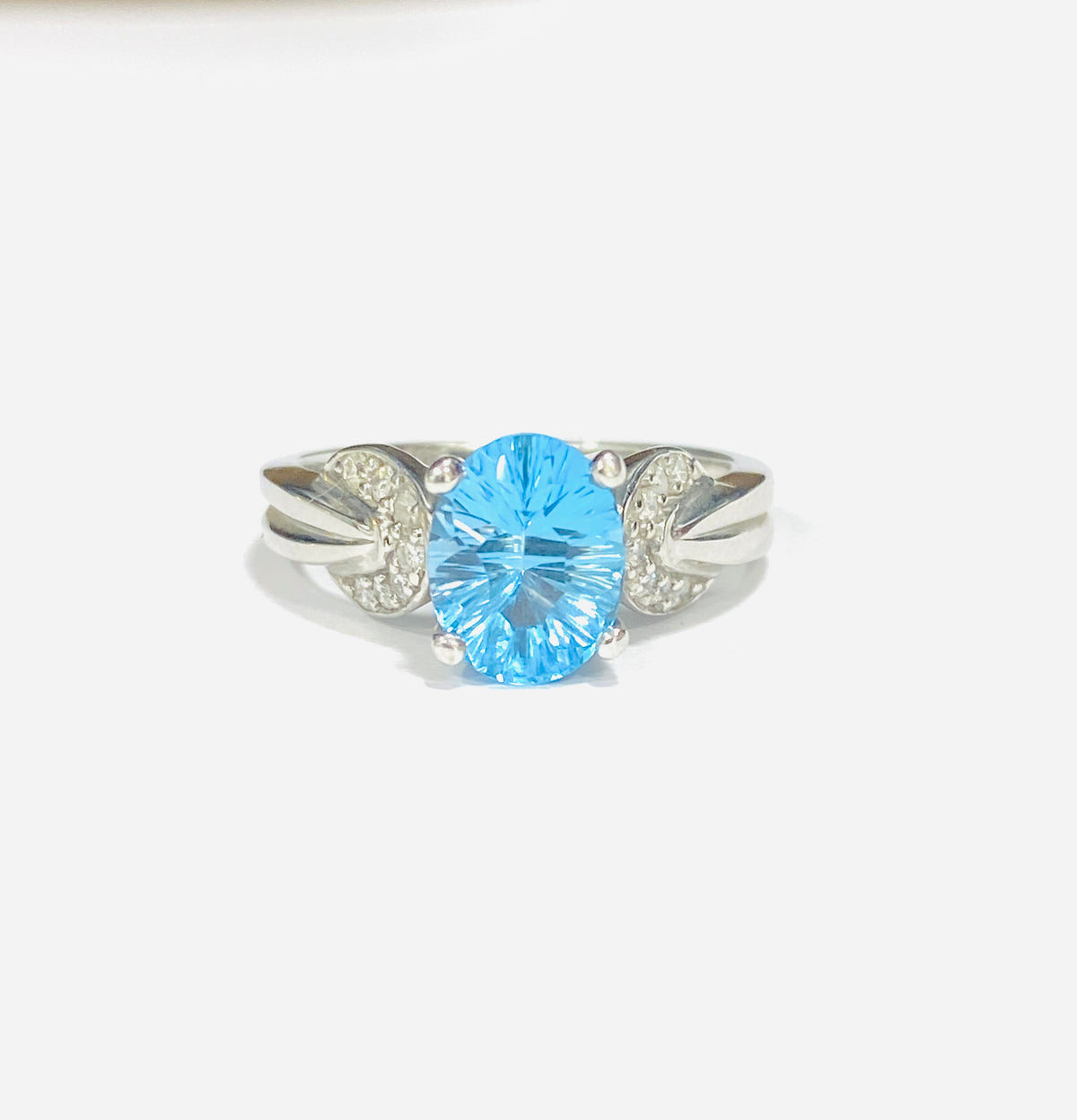 9ct White Gold Blue Topaz & Diamond Dress Ring