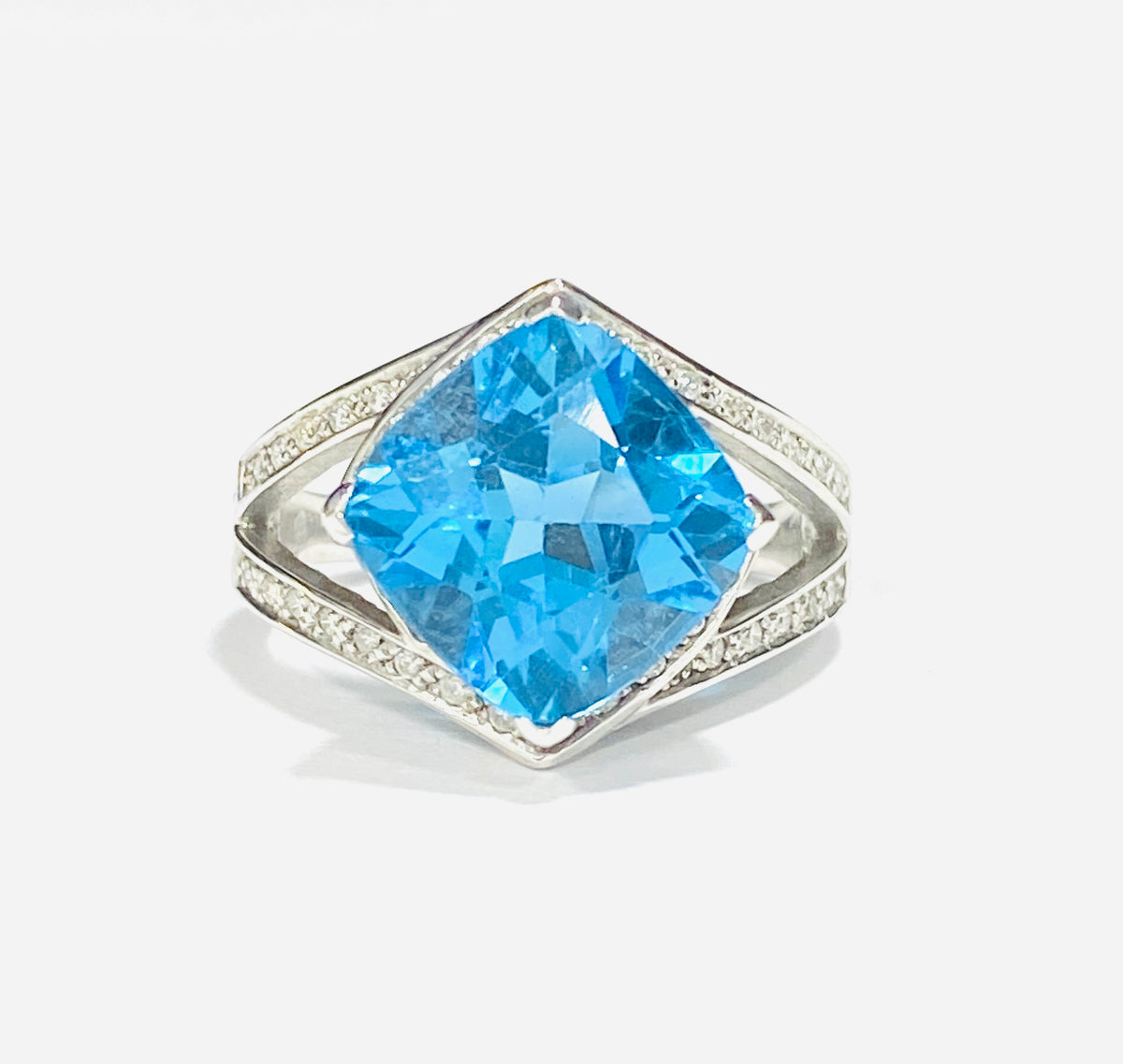 9ct White Gold Blue Topaz & Diamond Dress Ring