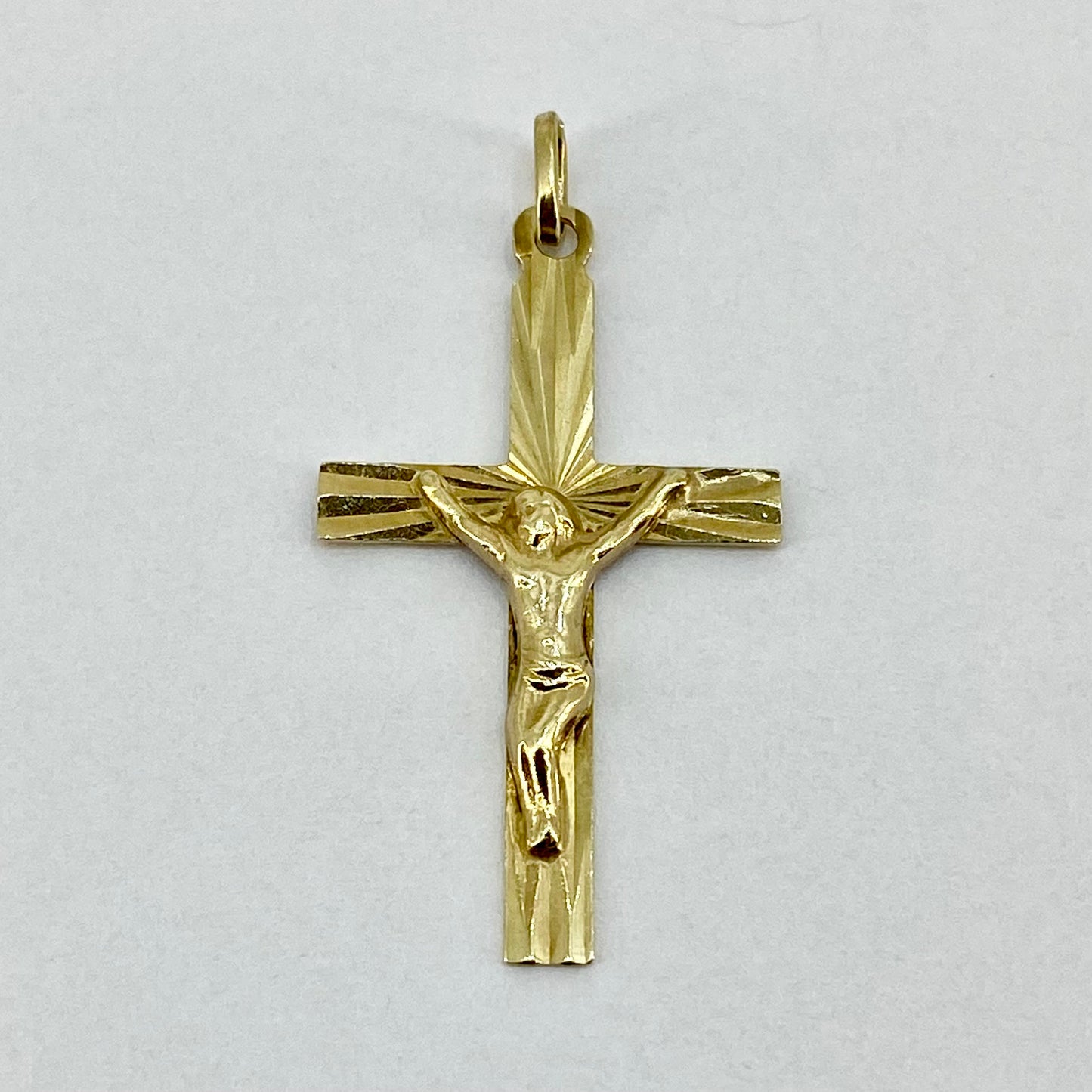 PLP39 9ct yellow gold crucifix cross .09grms Size 3cms x 1.8cms