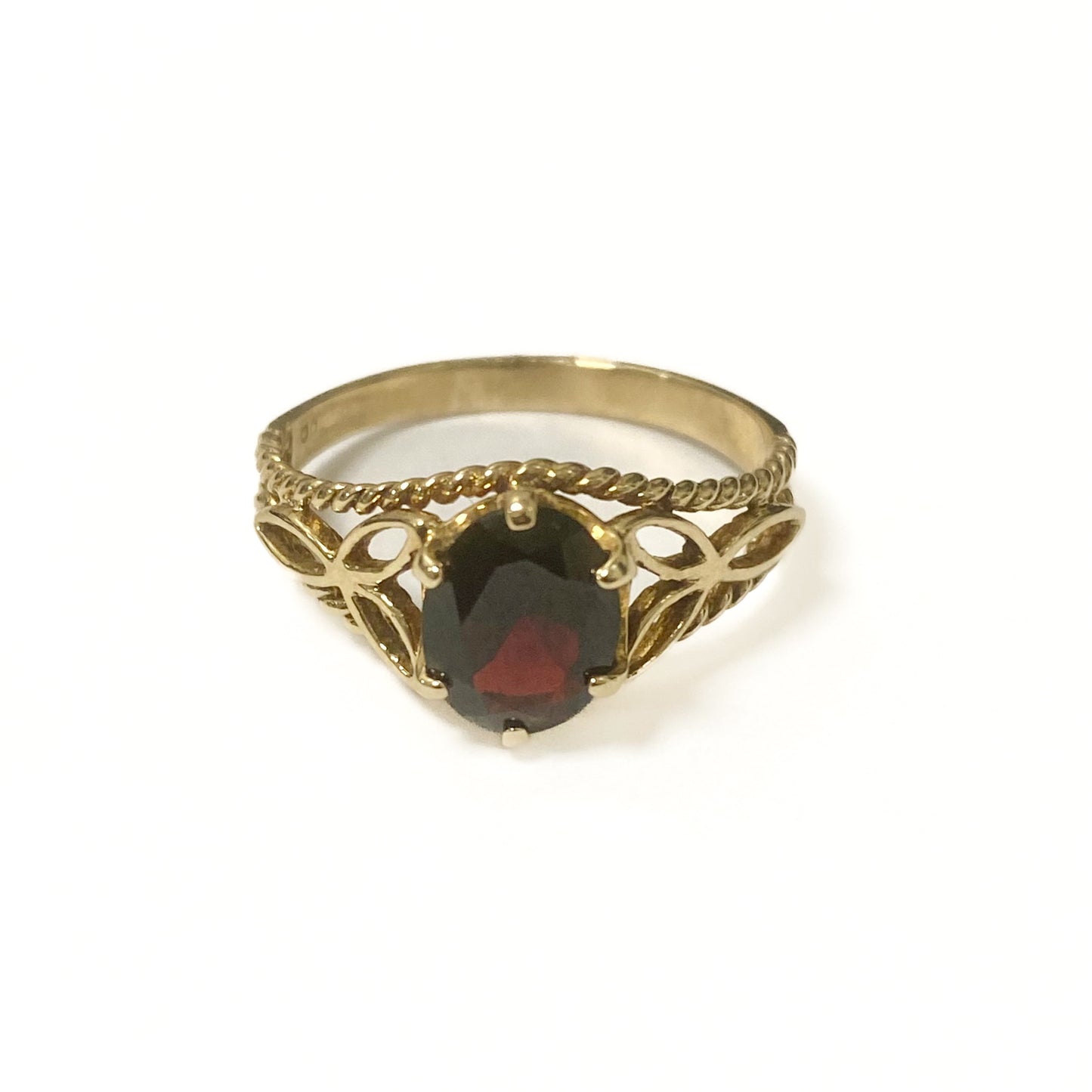 9ct Yellow Gold Garnet Set Ring Pre-Loved