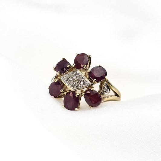 9ct Yellow Gold Ruby Cluster Ring Preloved