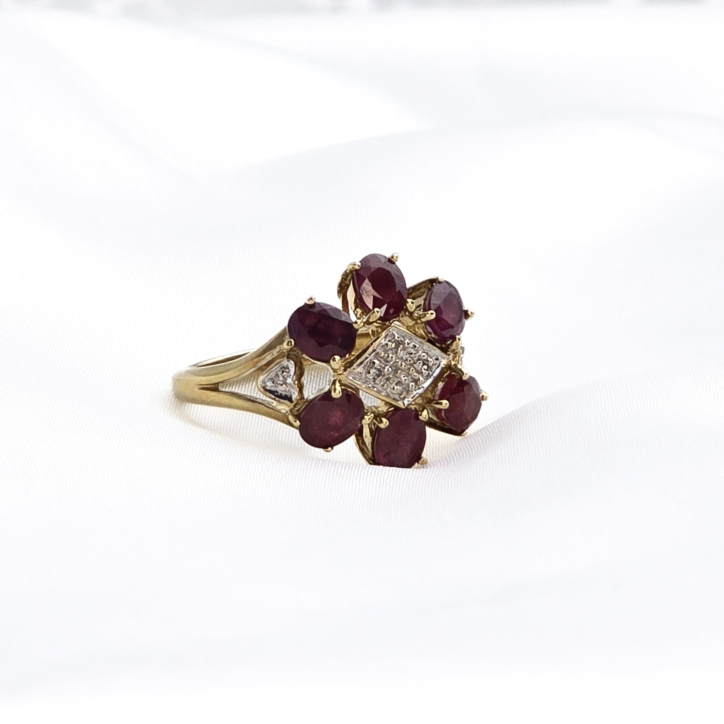9ct Yellow Gold Ruby Cluster Ring Preloved