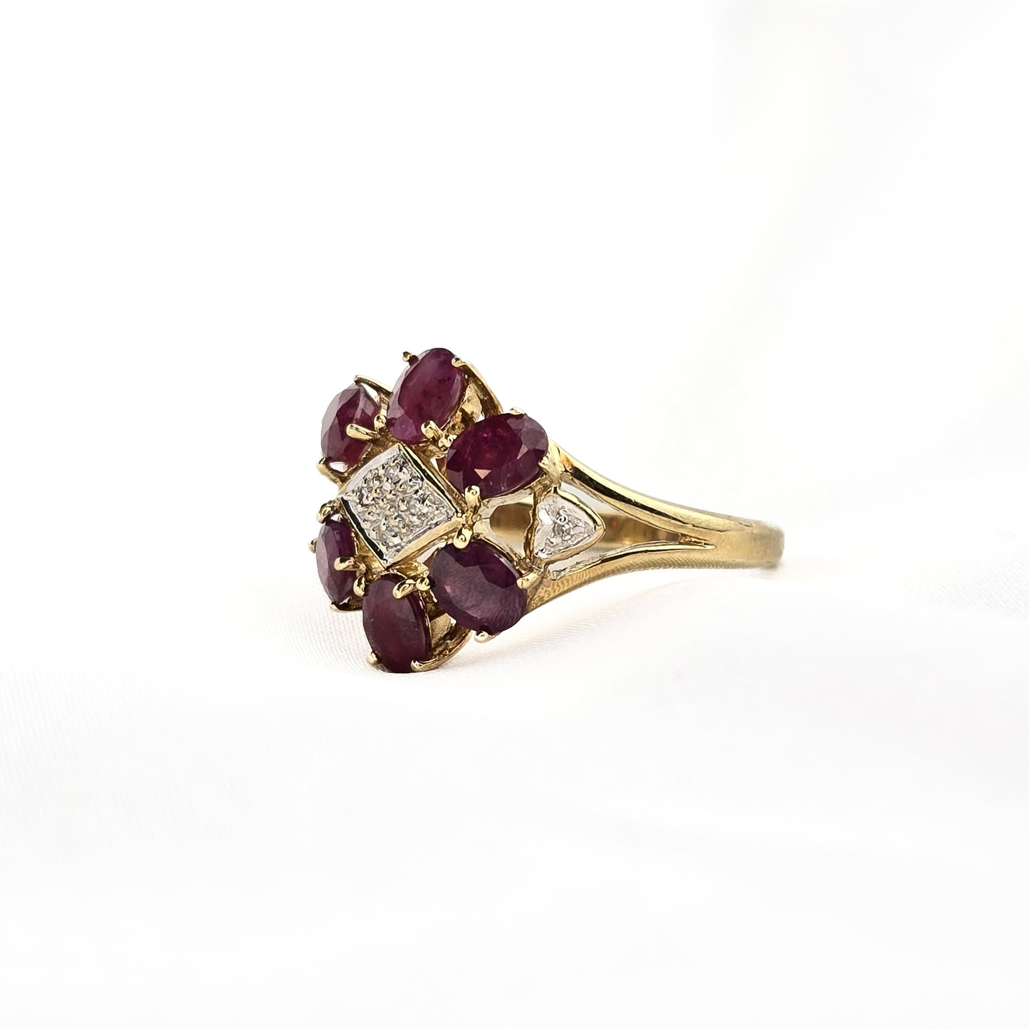 9ct Yellow Gold Ruby Cluster Ring Preloved