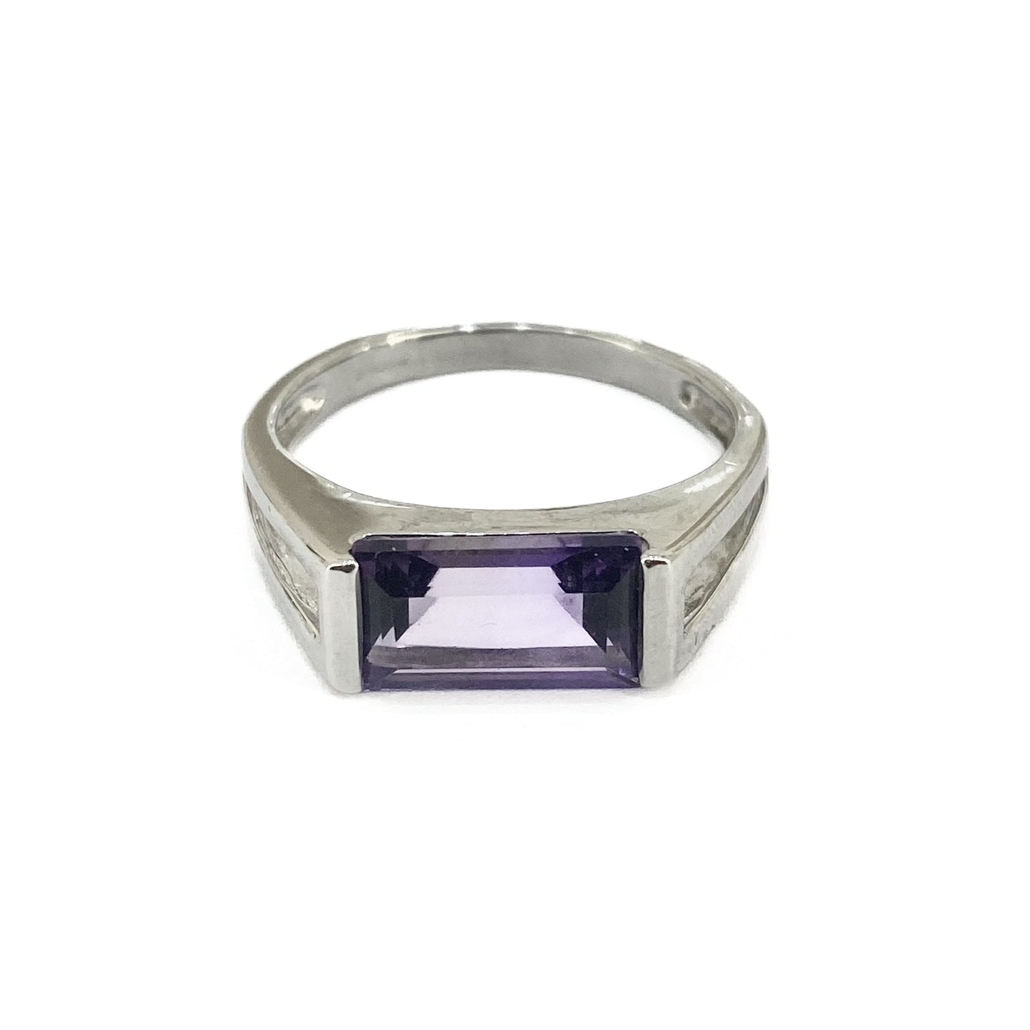 9ct White Gold Rectangular Cut Amethyst Set Ring Pre Loved