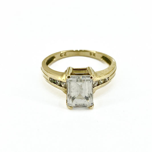 9ct Yellow Gold CZ Set Ring With CZ Set Shoulders Pre Loved
