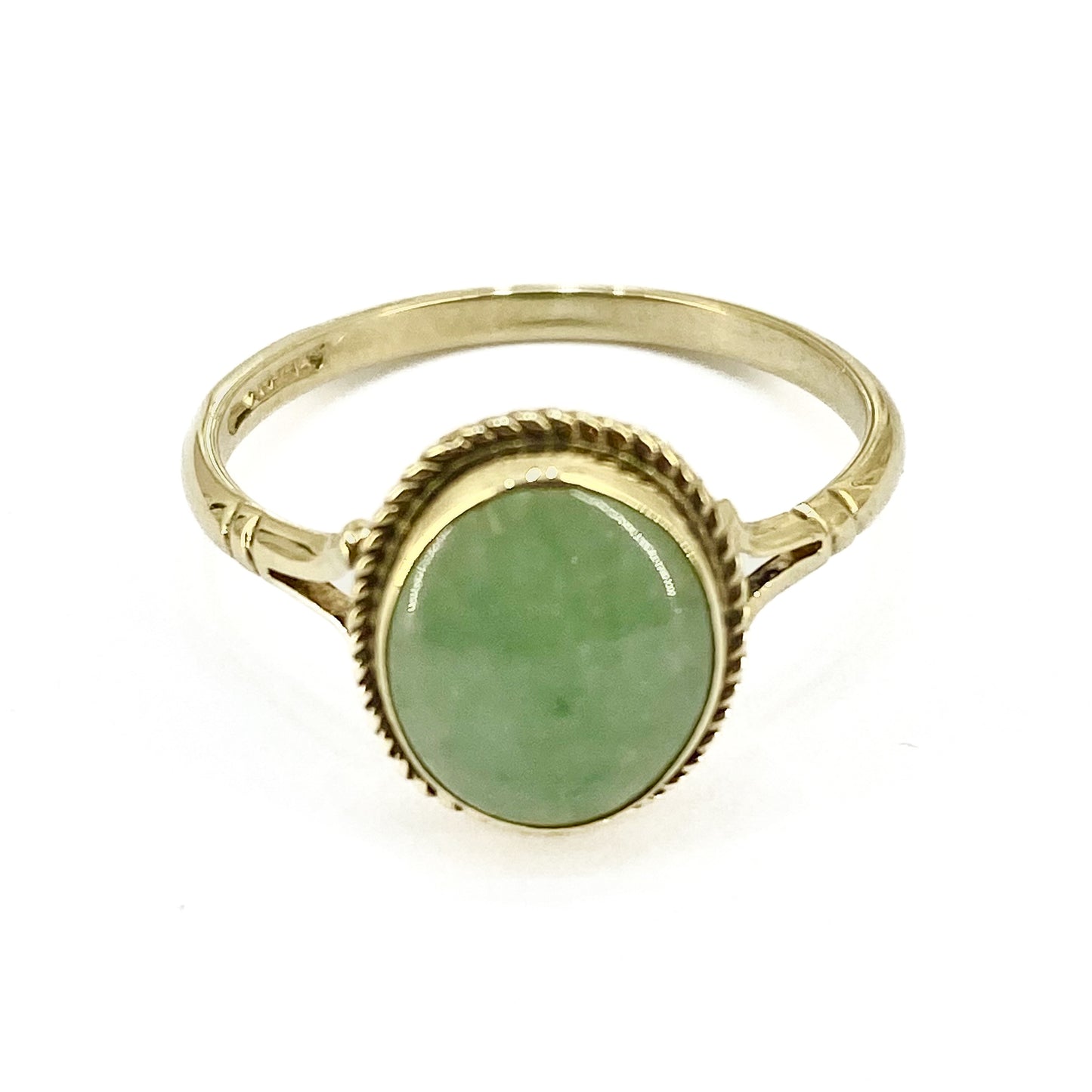 9ct Yellow Gold Oval Jade Stone Ring Pre Loved