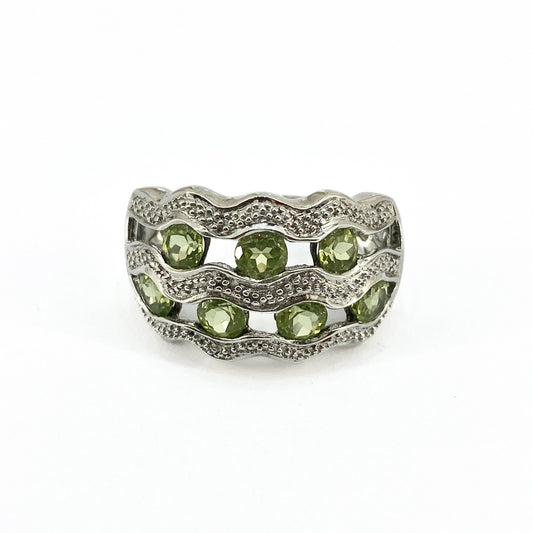 9ct White Gold Peridots Set Ring Pre Loved