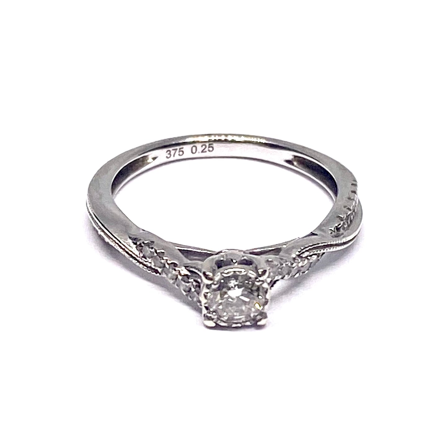 9ct White Gold Diamond Ring With Diamonds Set Shoulders Ring Pre-Loved