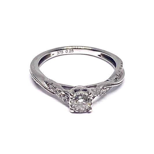 9ct White Gold Diamond Ring With Diamonds Set Shoulders Ring Pre-Loved