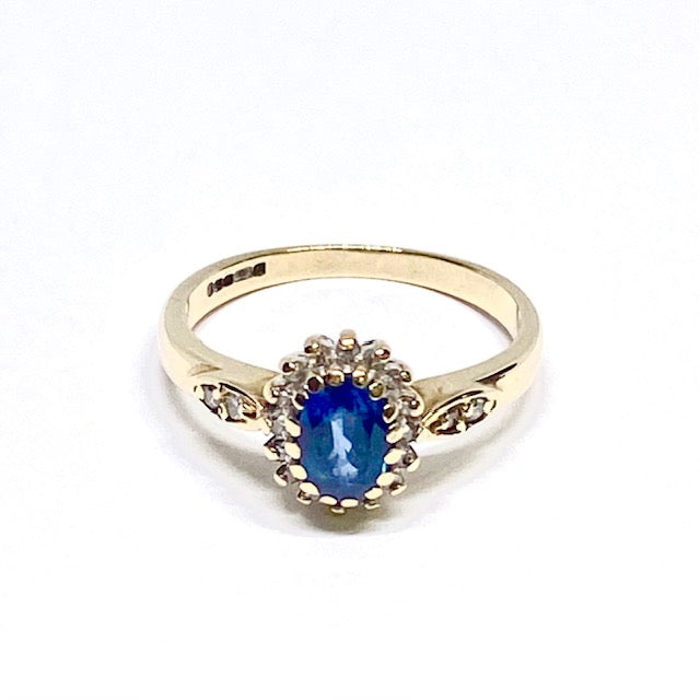 9ct Yellow Gold Sapphire and Diamonds Cluster Ring Pre Loved