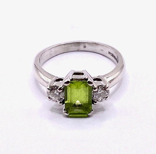 18ct White Gold Peridot and Diamond 3 Stone Ring Pre Loved