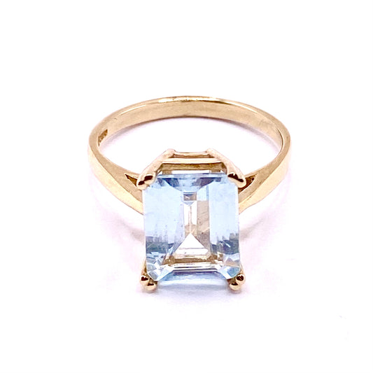 9ct Yellow Gold Emerald Cut Aquamarine Set Ring Pre Loved