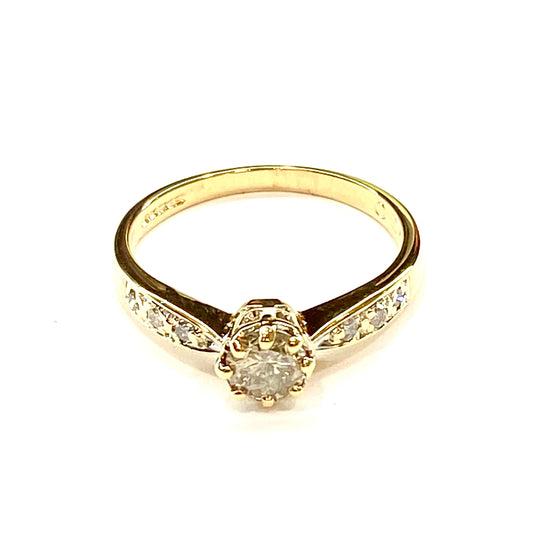 18ct Yellow Gold Diamond Solitaire Ring  Pre Loved